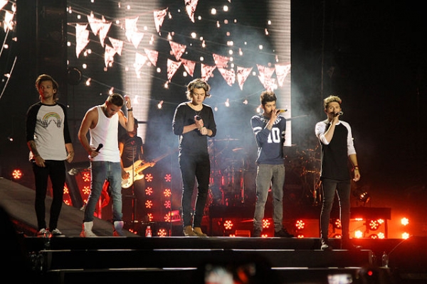 One Direction Performs Together at Chile, South America