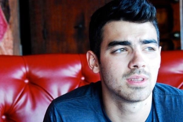 Joe Jonas Interviews with Neon Tommy