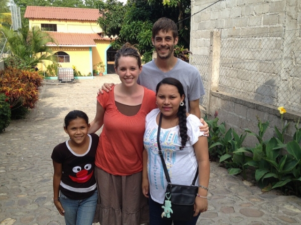 Derick and Jill Duggar-Dillard in El Salvador for missionary trip 