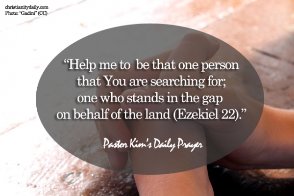 Pastor Kim prayer20