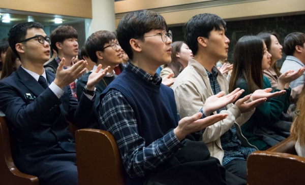 Around 100 Yonsei University students gathered at the Luce Chapel on campus the evening of Thursday
