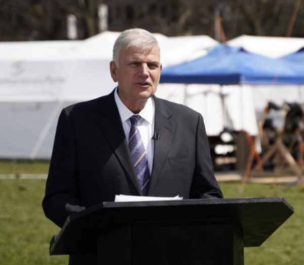 Franklin Graham calls all pastors to join hands for prayer for the nation 