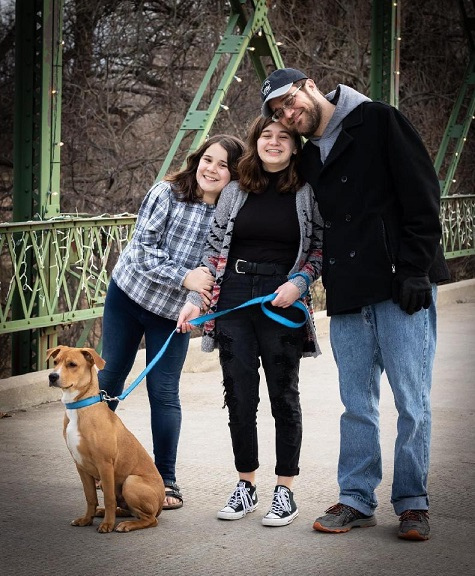 Kansas Pastor Philip Hett with daughters Abigail and Jill