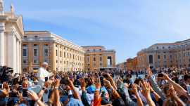 Pope Francis with a crowd of people.