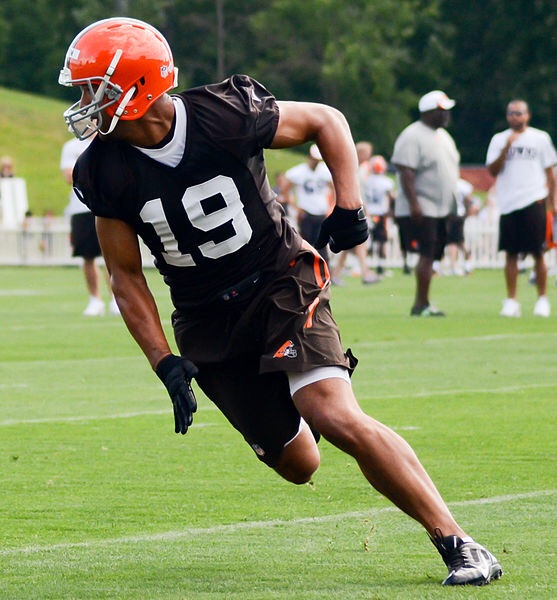 Miles Austin Trains at Camp