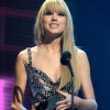 Taylor Swift Wins Award at AMAs