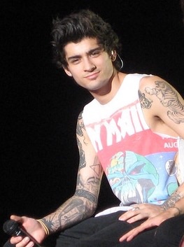 Zayn Malik Sings on Tour