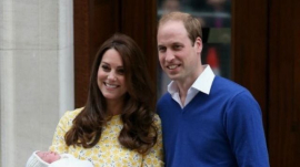 Princess Charlotte, Princess Kate, and Prince William Greet People at St. Mary&#039;s Hospital