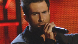 Adam Levine Sings At Maroon 5 Concert