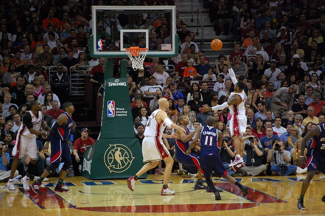 Cleveland Cavaliers and Atlanta Hawks Verse Each Other In The NBA