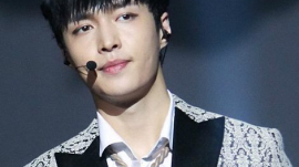 Lay Performs with EXO in Singapore