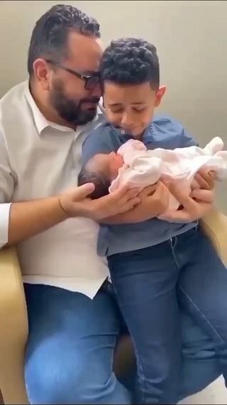 Pastor João Prudêncio Neto and son David with newborn baby girl Giovanna