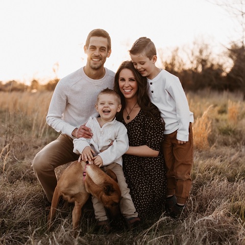 Jill Duggar with Derick Dillard and kids